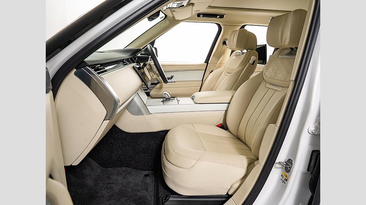 2024 認定中古車 Land Rover Range Rover アイシーホワイト - グロスフィニッシュ P550 AWD PHEV（AT） スタンダードホイールベース SV