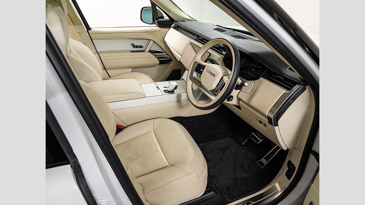 2024 認定中古車 Land Rover Range Rover アイシーホワイト - グロスフィニッシュ P550 AWD PHEV（AT） スタンダードホイールベース SV