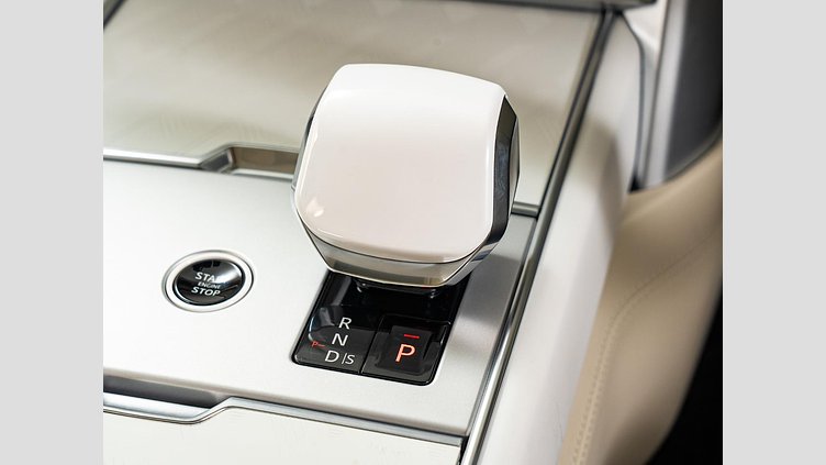 2024 認定中古車 Land Rover Range Rover アイシーホワイト - グロスフィニッシュ P550 AWD PHEV（AT） スタンダードホイールベース SV