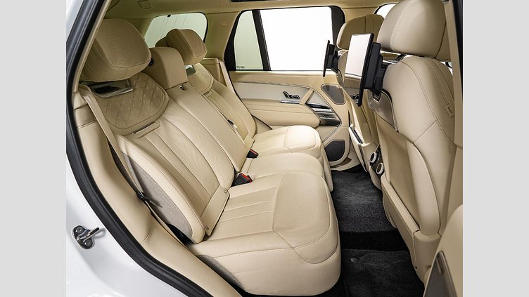 2024 認定中古車 Land Rover Range Rover アイシーホワイト - グロスフィニッシュ P550 AWD PHEV（AT） スタンダードホイールベース SV