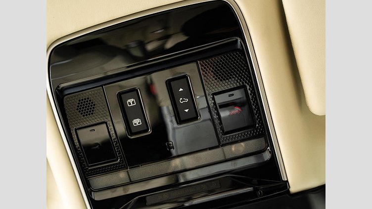 2024 認定中古車 Land Rover Range Rover アイシーホワイト - グロスフィニッシュ P550 AWD PHEV（AT） スタンダードホイールベース SV
