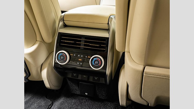 2024 認定中古車 Land Rover Range Rover アイシーホワイト - グロスフィニッシュ P550 AWD PHEV（AT） スタンダードホイールベース SV