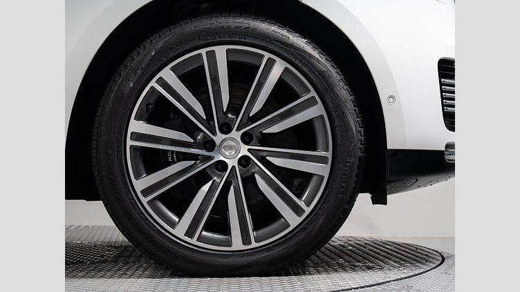 2024 認定中古車 Land Rover Range Rover アイシーホワイト - グロスフィニッシュ P550 AWD PHEV（AT） スタンダードホイールベース SV