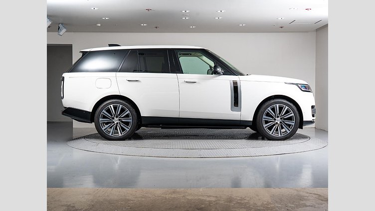 2024 認定中古車 Land Rover Range Rover アイシーホワイト - グロスフィニッシュ P550 AWD PHEV（AT） スタンダードホイールベース SV