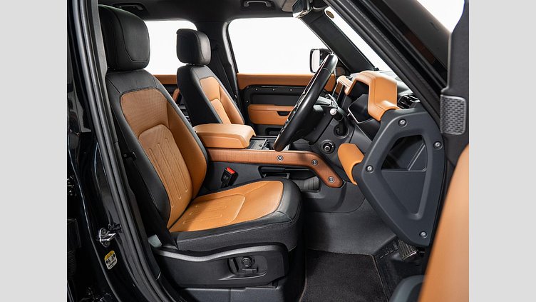 2022 認定中古車 Land Rover Defender 110 サントリーニブラック D300 AWD（AT） X