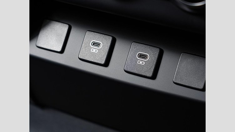 2022 認定中古車 Land Rover Defender 110 サントリーニブラック D300 AWD（AT） X