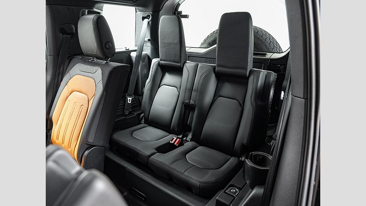 2022 認定中古車 Land Rover Defender 110 サントリーニブラック D300 AWD（AT） X
