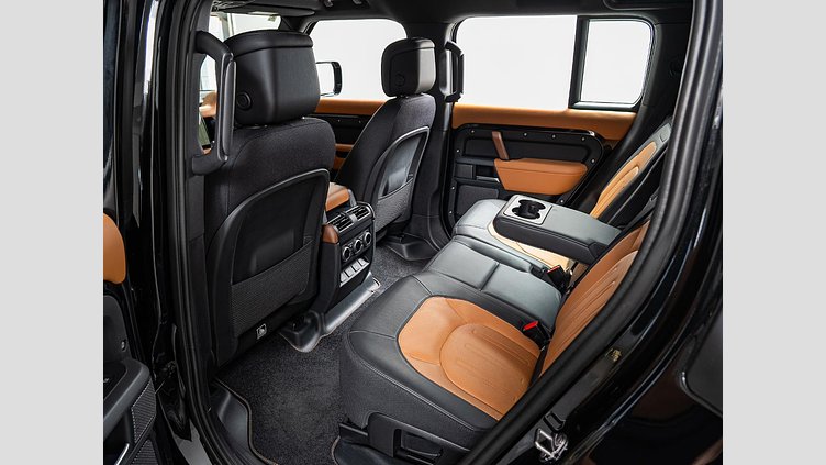 2022 認定中古車 Land Rover Defender 110 サントリーニブラック D300 AWD（AT） X