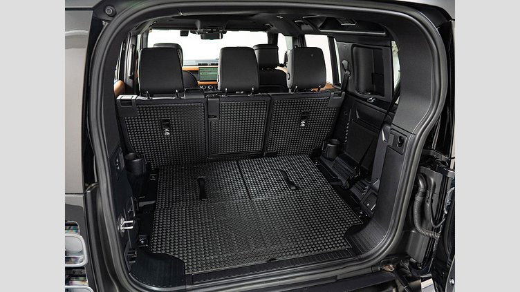 2022 認定中古車 Land Rover Defender 110 サントリーニブラック D300 AWD（AT） X