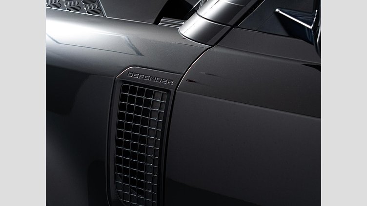 2022 認定中古車 Land Rover Defender 110 サントリーニブラック D300 AWD（AT） X