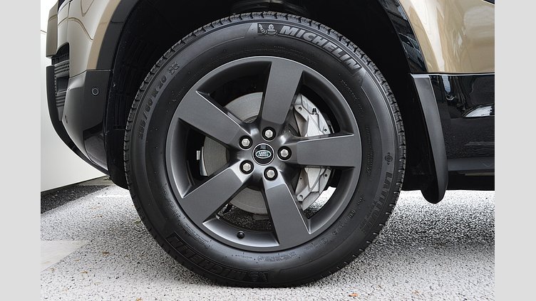 2023 認定中古車 Land Rover Defender 110 Gondwana Stone 3.0 litre i6D​ X-DYNAMIC HSE 5人