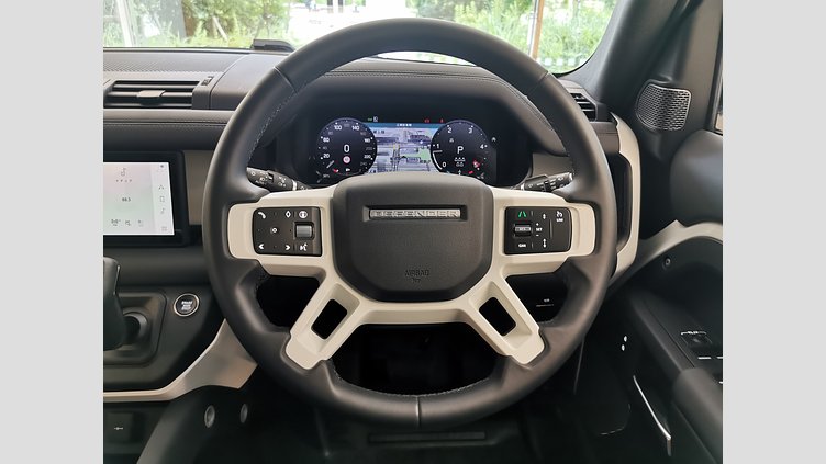 2023 認定中古車 Land Rover Defender 110 フジホワイト D300 AWD（AT） S