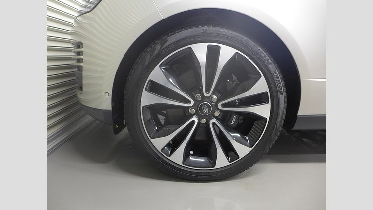 2021 認定中古車 Land Rover Range Rover アルバ 5.0リッターV8スーパーチャージド 525PS ガソリン スタンダードホイールベース FIFTY