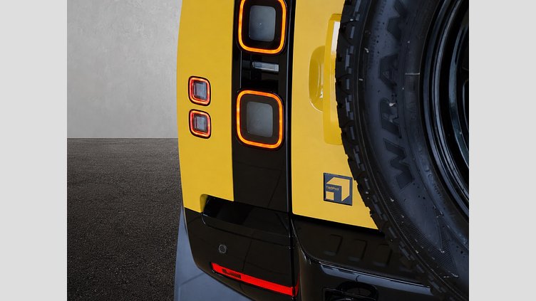 2026 Approved Land Rover Defender 110 (1MY) Deep Sandglow Yellow 沙光深黃 Automatic D350 Trophy