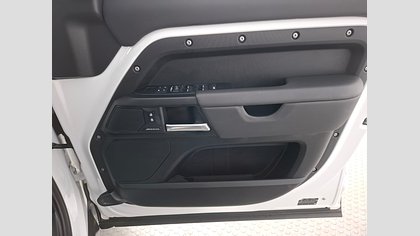 Defender 110 19