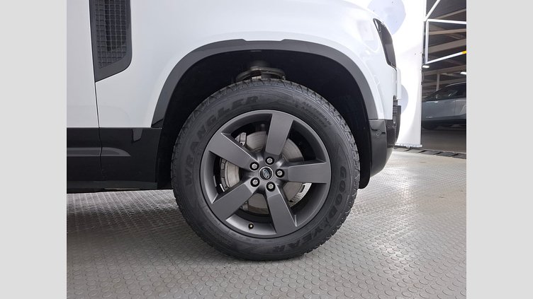 2025 Approved Land Rover Defender 110 Fuji White AutoMatic Land Rover Defender 110 D350 X-Dynamic HSE