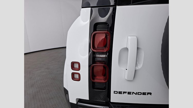 2025 Approved Land Rover Defender 110 Fuji White AutoMatic Land Rover Defender 110 D350 X-Dynamic HSE