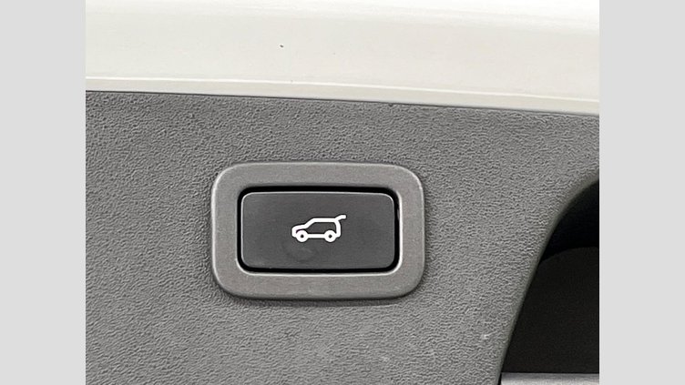 2019 認定中古車 Jaguar E-Pace Yulong White 2.0 litre i4D Diesel Ｓ