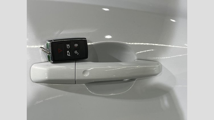 2019 認定中古車 Jaguar E-Pace Yulong White 2.0 litre i4D Diesel Ｓ