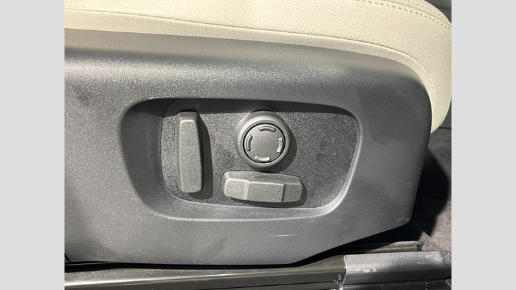 2023 認定中古車 Land Rover Discovery Sport フジホワイト D200 AWD（オートマチック）MHEV 標準ホイールベース SE