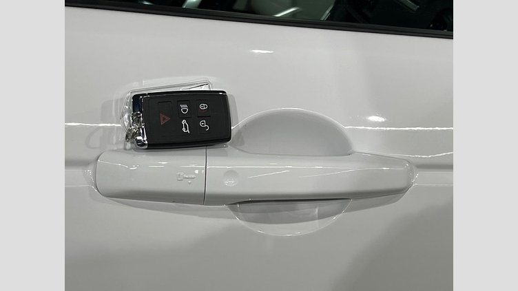 2023 認定中古車 Land Rover Discovery Sport フジホワイト D200 AWD（オートマチック）MHEV 標準ホイールベース SE