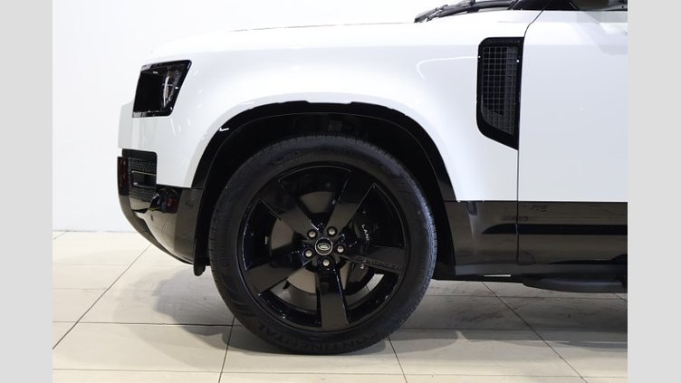 2025 認定中古車 Land Rover Defender 110 フジホワイト P525 ガソリン V8