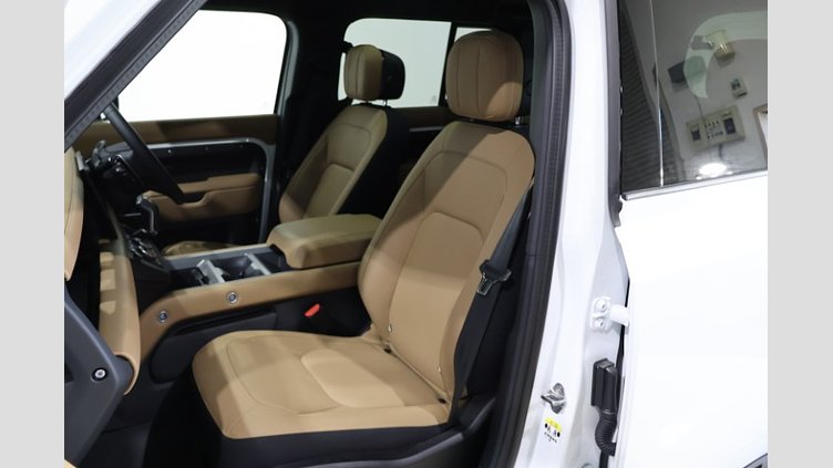 2025 認定中古車 Land Rover Defender 110 フジホワイト P525 ガソリン V8