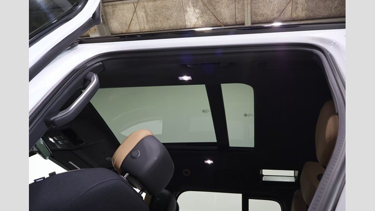 2025 認定中古車 Land Rover Defender 110 フジホワイト P525 ガソリン V8