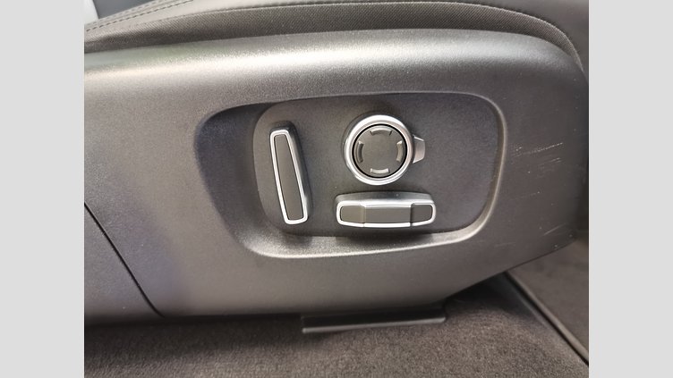 2024 認定中古車 Land Rover Range Rover Evoque コリンシアンブロンズ P300eプラグインハイブリッド（ガソリン） スタンダードホイールベース DYNAMIC HSE