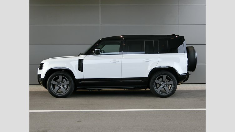 2025 認定中古車 Land Rover Defender 110 フジホワイト D350 ディーゼルマイルドハイブリッド X-Dynamic HSE