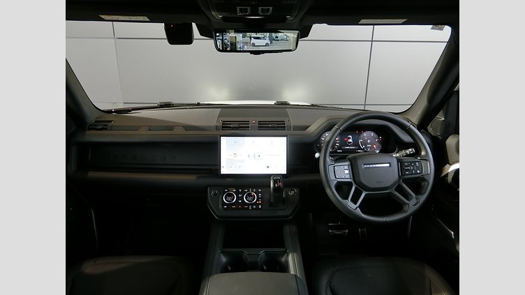2025 認定中古車 Land Rover Defender 110 フジホワイト D350 ディーゼルマイルドハイブリッド X-Dynamic HSE