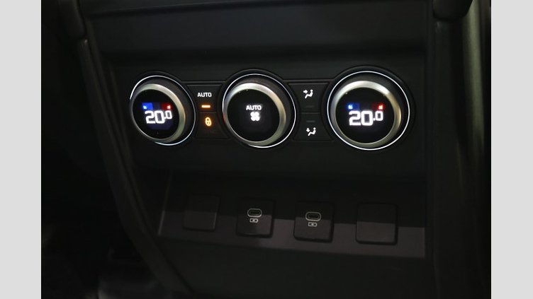 2024 認定中古車 Land Rover Defender 110 サントリーニブラック P300 ガソリン X-Dynamic SE