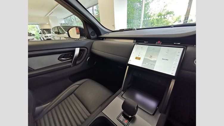 2024 認定中古車 Land Rover Discovery Sport オストゥーニパールホワイト D200マイルドハイブリッド（ディーゼル） 標準ホイール DYNAMIC SE