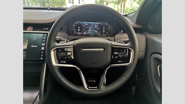2024 認定中古車 Land Rover Discovery Sport オストゥーニパールホワイト D200マイルドハイブリッド（ディーゼル） 標準ホイール DYNAMIC SE