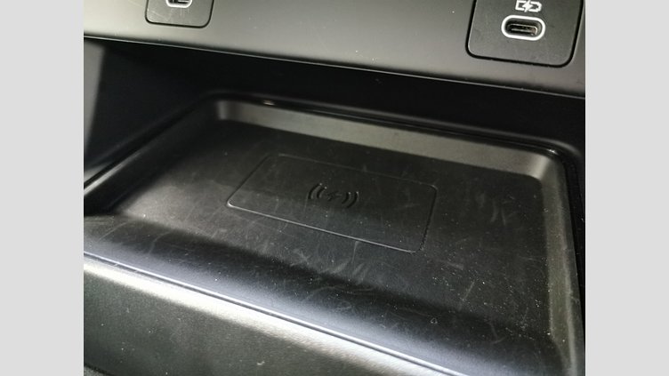 2024 認定中古車 Land Rover Discovery Sport オストゥーニパールホワイト D200マイルドハイブリッド（ディーゼル） 標準ホイール DYNAMIC SE