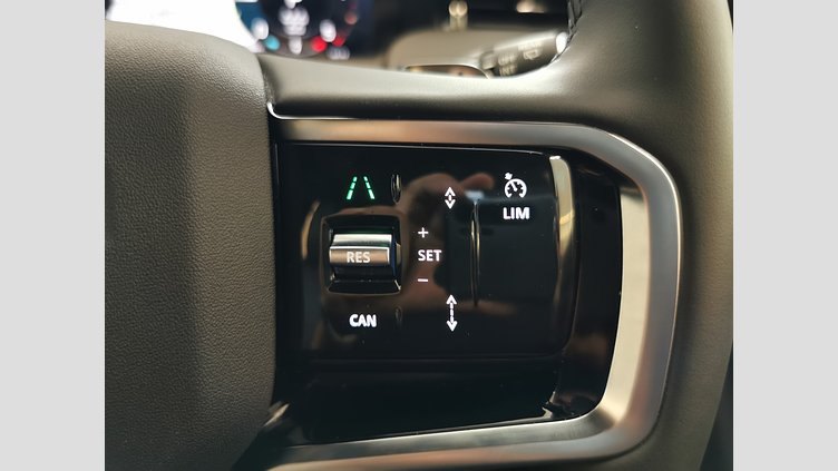2024 認定中古車 Land Rover Discovery Sport オストゥーニパールホワイト D200マイルドハイブリッド（ディーゼル） 標準ホイール DYNAMIC SE