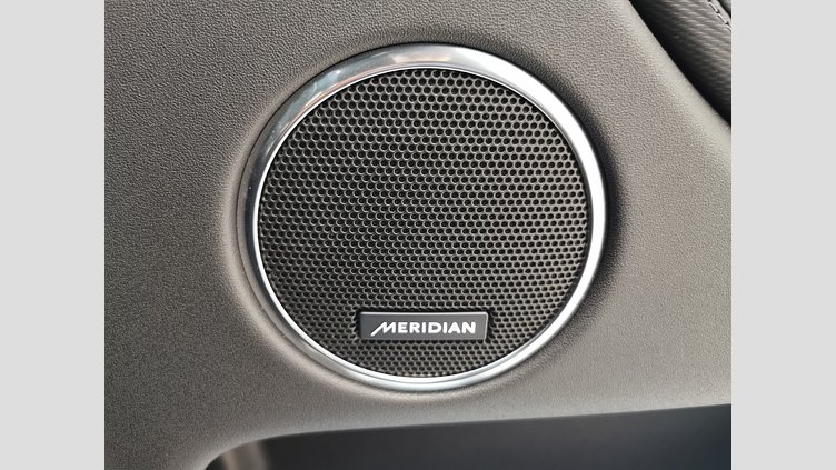 2024 認定中古車 Land Rover Discovery Sport オストゥーニパールホワイト D200マイルドハイブリッド（ディーゼル） 標準ホイール DYNAMIC SE