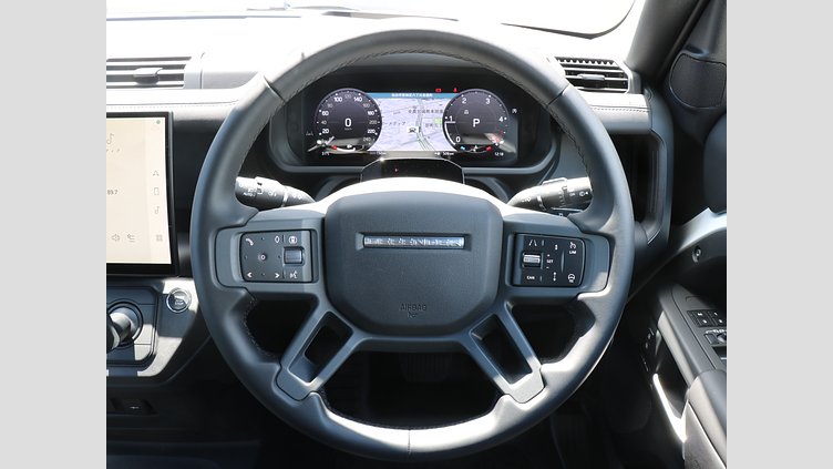 2025 認定中古車 Land Rover Defender 90 フジホワイト D350 ディーゼルマイルドハイブリッド X-Dynamic HSE