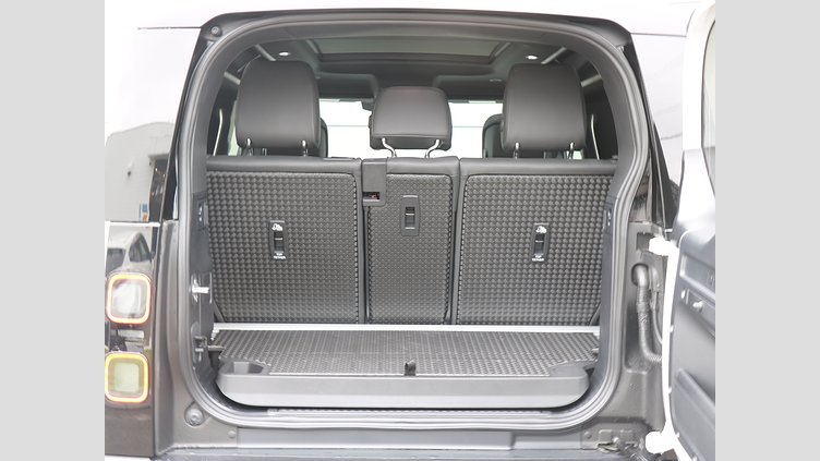 2025 認定中古車 Land Rover Defender 90 フジホワイト D350 ディーゼルマイルドハイブリッド X-Dynamic HSE