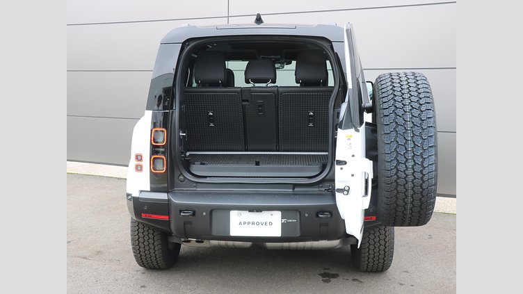 2025 認定中古車 Land Rover Defender 90 フジホワイト D350 ディーゼルマイルドハイブリッド X-Dynamic HSE