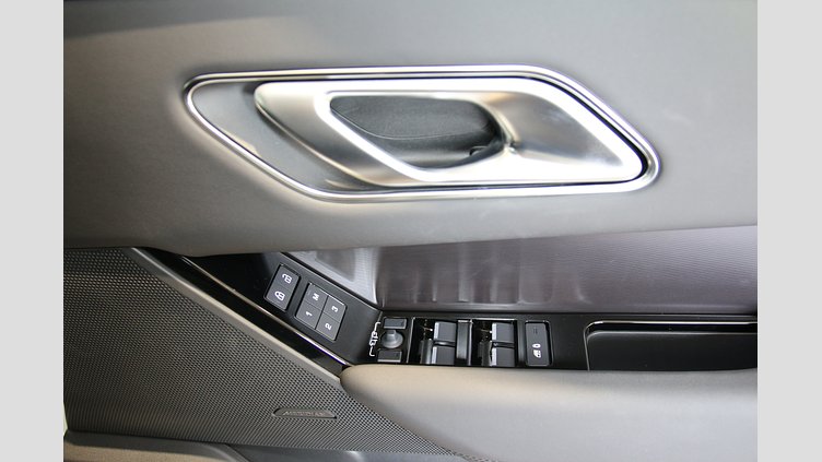 2026 認定中古車 Land Rover Range Rover Velar オストゥーニパールホワイト P400eプラグインハイブリッド（ガソリン） Dynamic SE