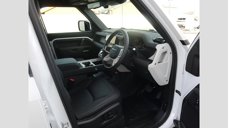 2025 認定中古車 Land Rover Defender 110 フジホワイト D350 ディーゼルマイルドハイブリッド X-Dynamic SE
