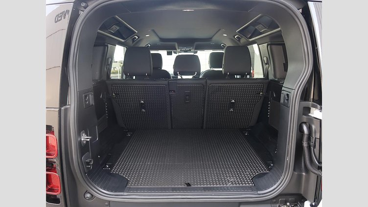 2025 認定中古車 Land Rover Defender 110 フジホワイト D350 ディーゼルマイルドハイブリッド X-Dynamic SE