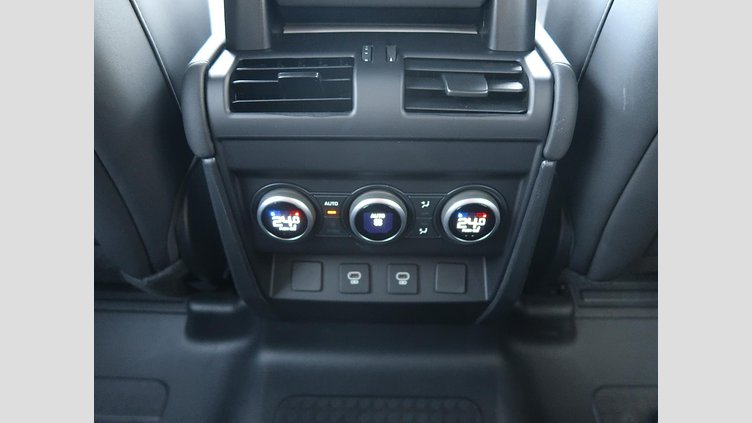 2025 認定中古車 Land Rover Defender 110 フジホワイト D350 ディーゼルマイルドハイブリッド X-Dynamic SE