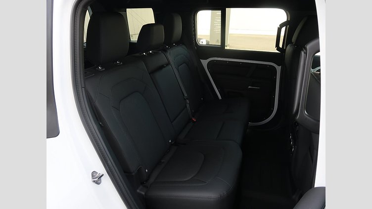 2025 認定中古車 Land Rover Defender 110 フジホワイト D350 ディーゼルマイルドハイブリッド X-Dynamic SE