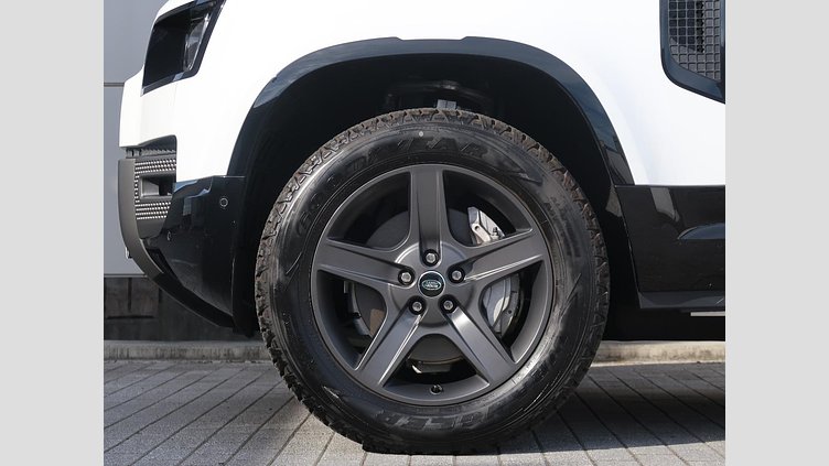 2025 認定中古車 Land Rover Defender 110 フジホワイト D350 ディーゼルマイルドハイブリッド X-Dynamic SE
