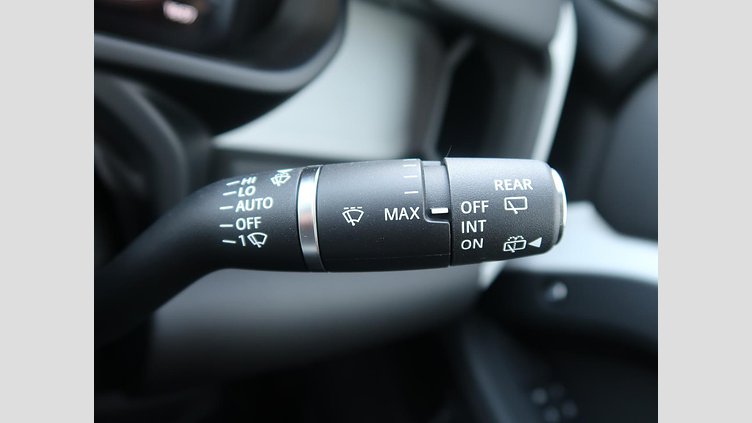 2025 認定中古車 Land Rover Defender 110 フジホワイト D350 ディーゼルマイルドハイブリッド X-Dynamic SE