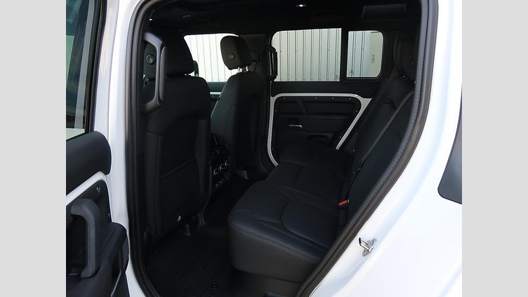 2025 認定中古車 Land Rover Defender 110 フジホワイト D350 ディーゼルマイルドハイブリッド X-Dynamic SE