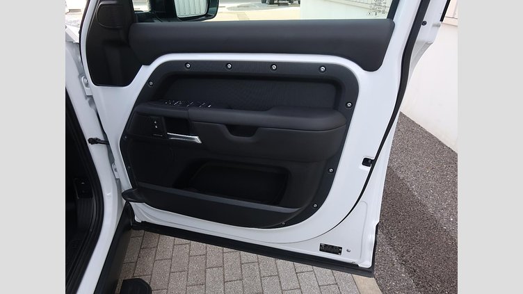 2025 認定中古車 Land Rover Defender 110 フジホワイト D350 ディーゼルマイルドハイブリッド X-Dynamic SE