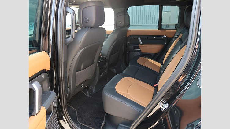 2024 認定中古車 Land Rover Defender 110 サントリーニブラック D300 AWD（AT） X-DYNAMIC HSE